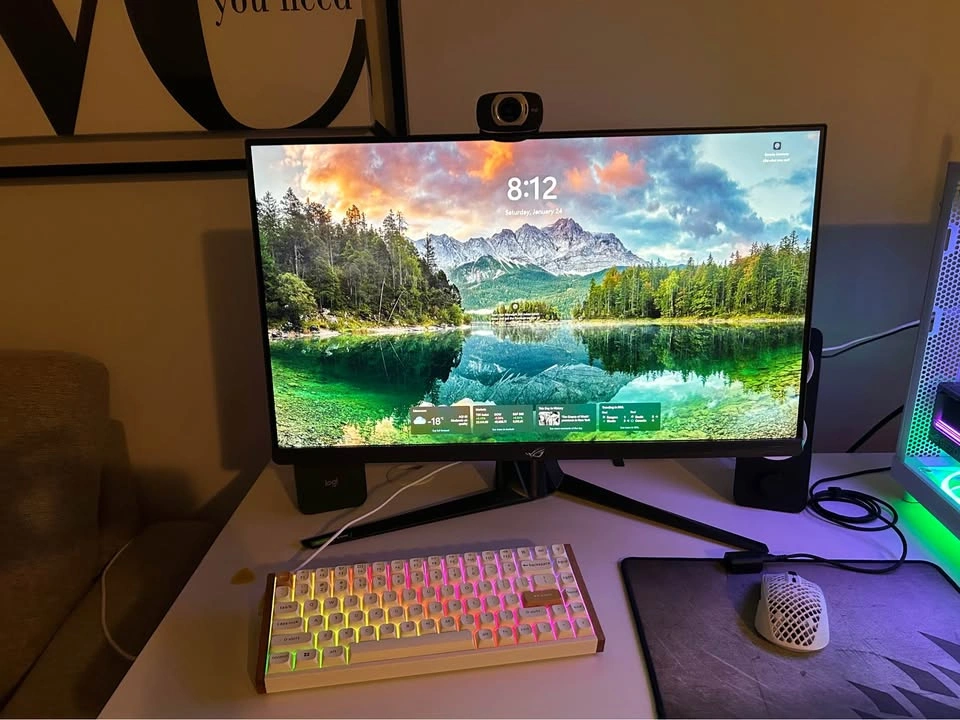Asus ROG Swift PG32UCDM QD-OLED 4K 240Hz Gaming Monitor - photo 3