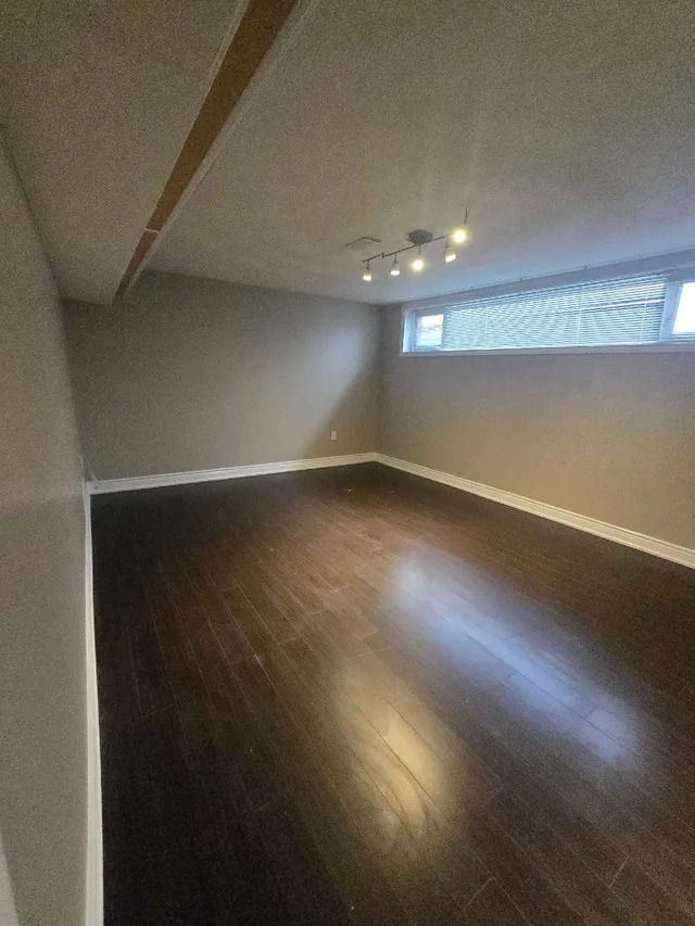 2 Bedroom BSMT Apt - Separate Entrance - photo 5