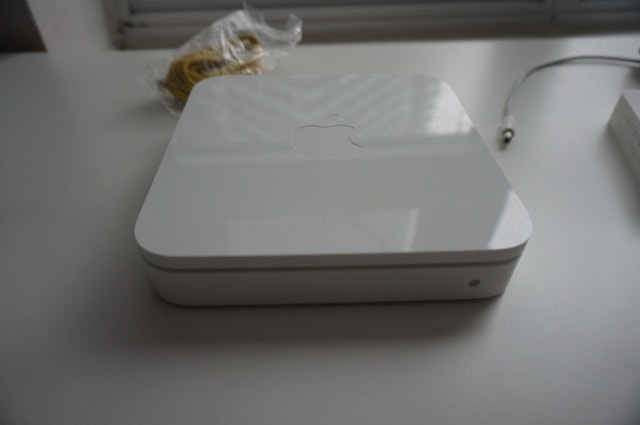 Apple Airport Extreme Base Station A1408 - photo 2