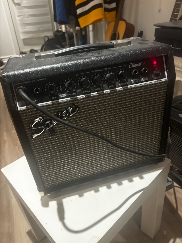 Squier Champ 15 Guitar Amp - Works Great
