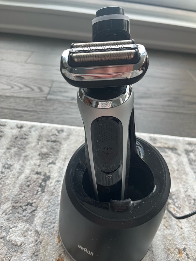 Braun Series 7 Electric Shaver - photo 2