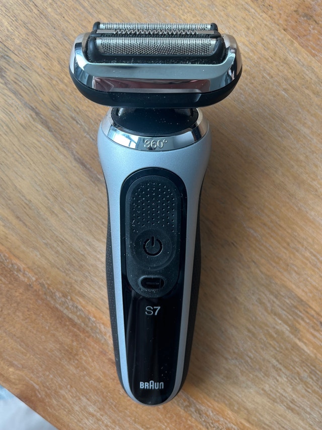 Braun Series 7 Electric Shaver - photo 3