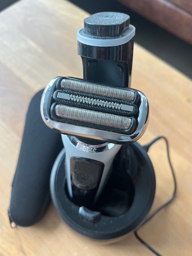 Braun Series 7 Electric Shaver - photo 4