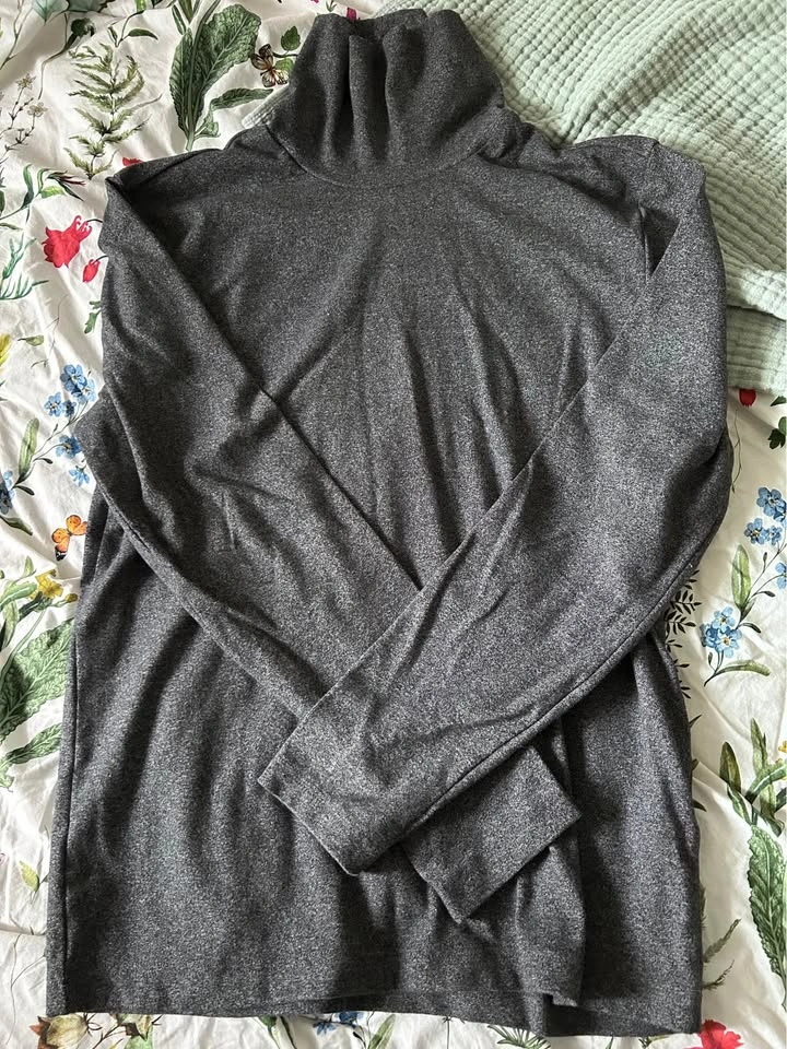 Warm Wool & Cotton Sweaters - $5 each or $20 for all - photo 3