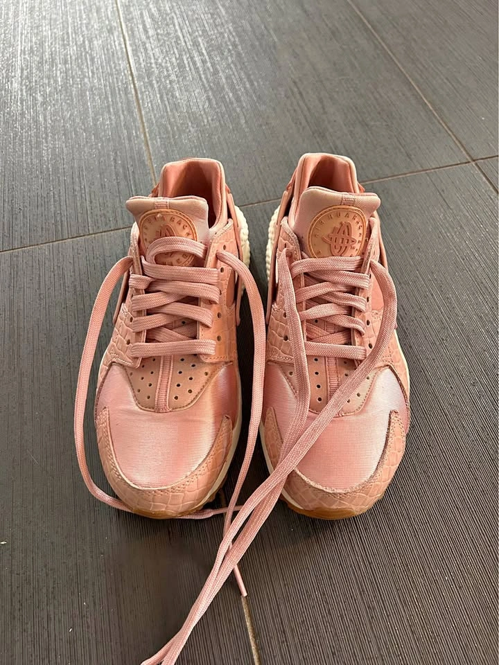 New Nike Air Huarache Stardust 7.5