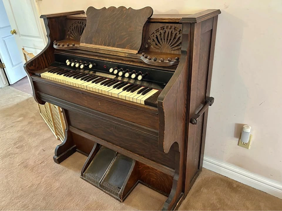 Vintage pump organ - FREE