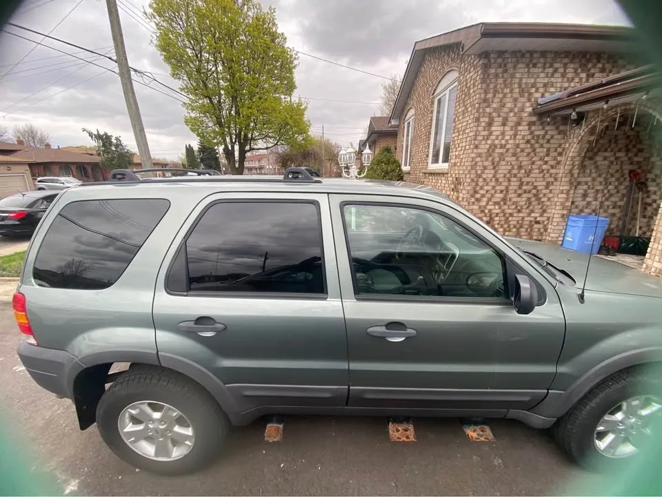 2007 Ford Escape - photo 2