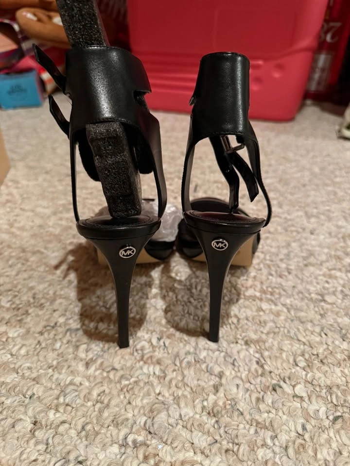Black Leather Heels - photo 2