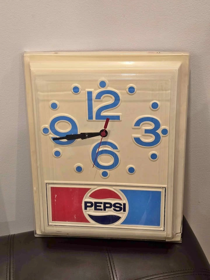 Vintage Pepsi Wall Clock (1981) – Made in Canada