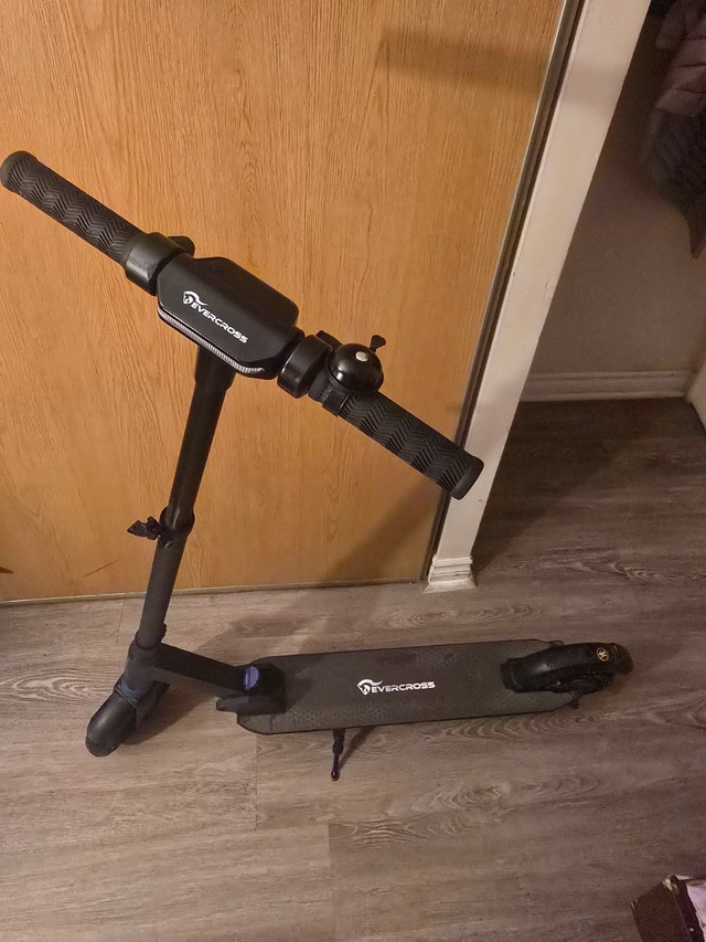 Evercross Electric Scooter - Parts/Repair - Screen Powers On