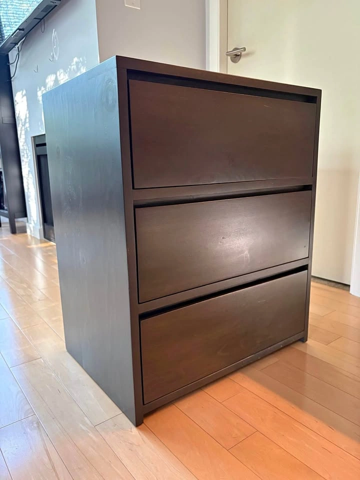 Nightstand with 3 drawers