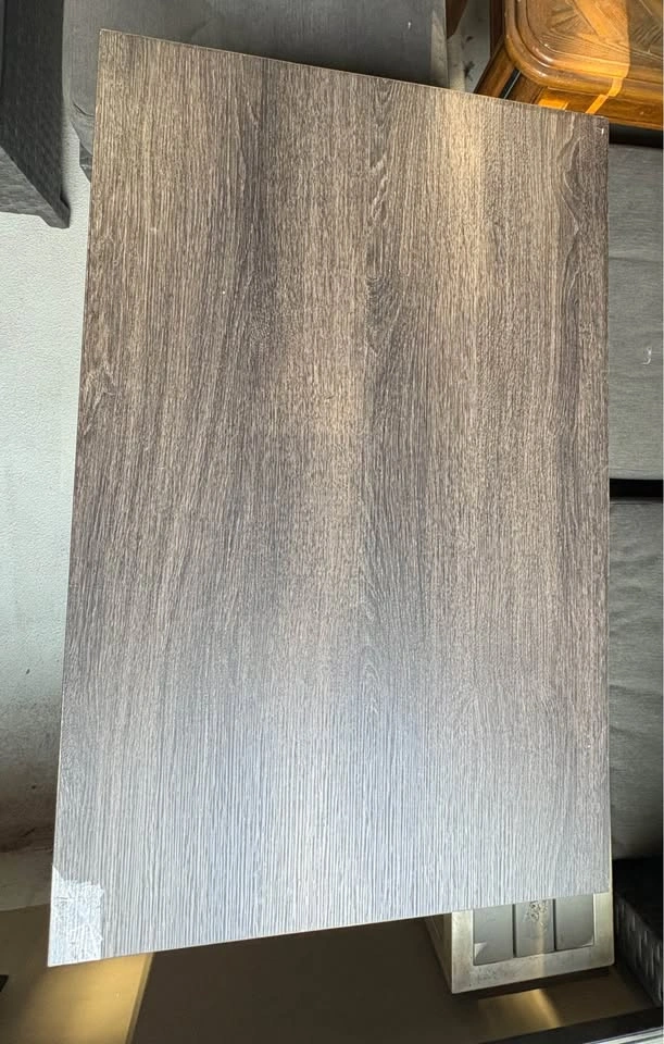 Table / Desk - photo 2