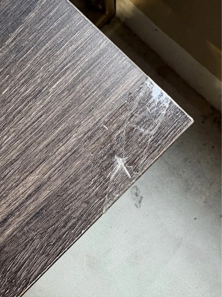 Table / Desk - photo 3