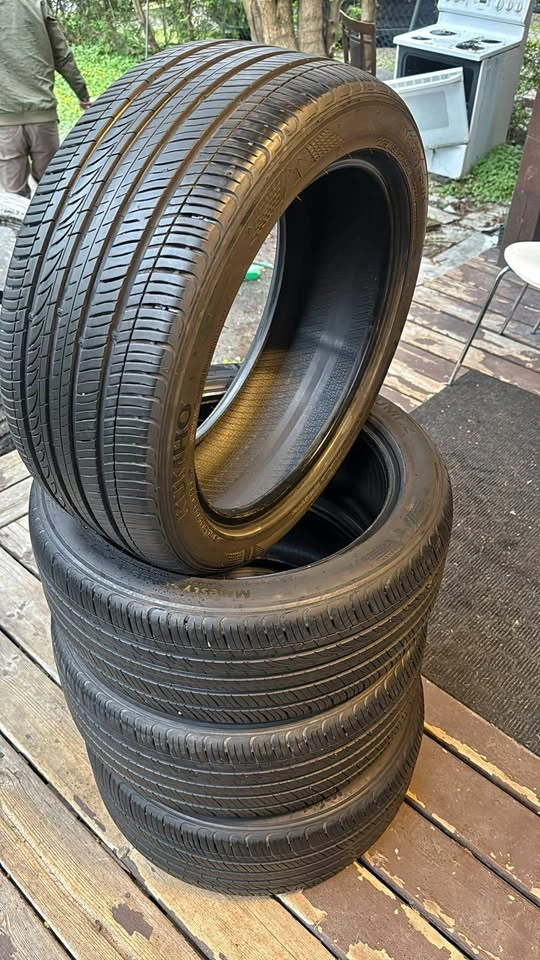 Kumho All-Season Tires - Set of 4 - 225/45R17 - 80% Tread - 2023