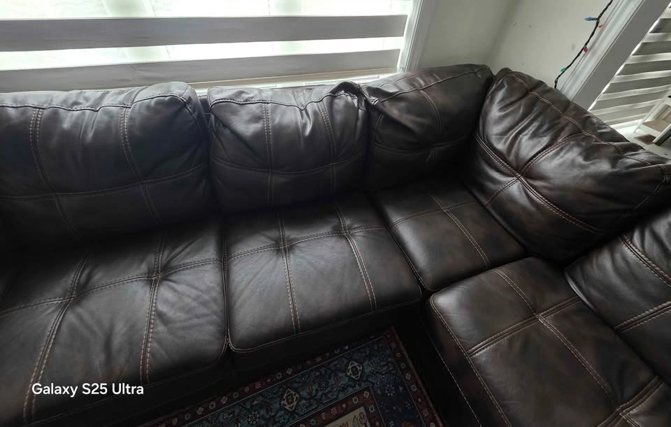 Like new Sectional sofa - photo 3