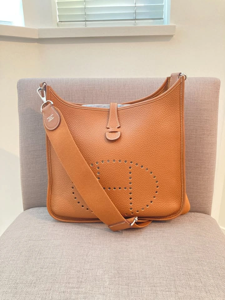 Excellent Condition Hermes Evelyne III PM Bag - photo 2