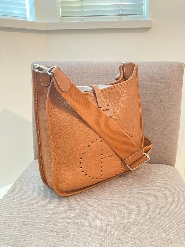 Excellent Condition Hermes Evelyne III PM Bag - photo 3