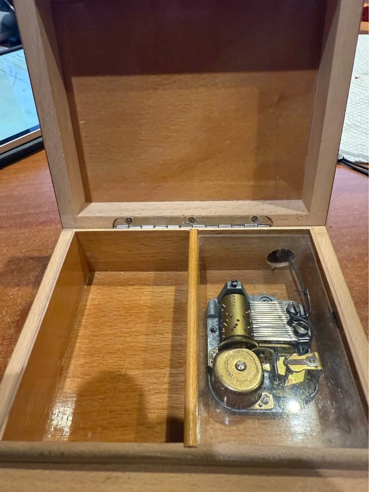 Reuge music box “Laura’s theme” - photo 3