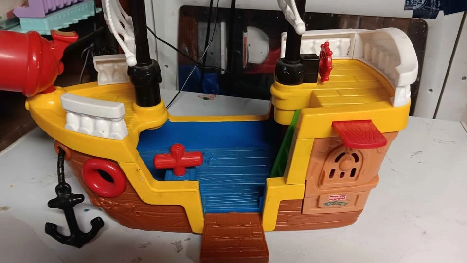 Fisher-Price Little People Lil' Movers Pirate Ship - photo 5