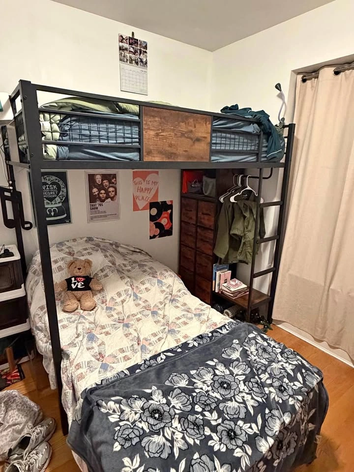 Bunk Bed - Twin Sized w/ Mattress & LED Lights