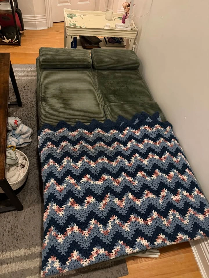 Futon - Convertible to Twin Bed - photo 2