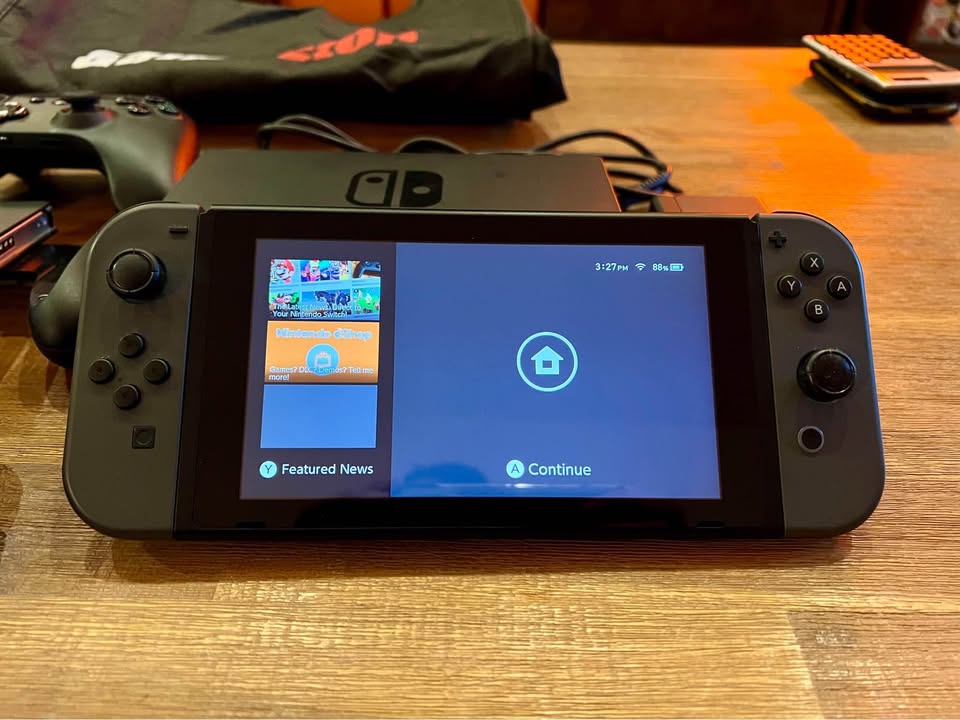 Nintendo Switch Bundle - Pro Controller + Extra Joy-Cons - photo 3
