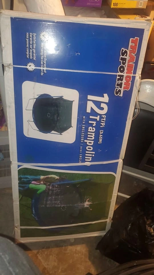 12 FT Round Trampoline & Enclosure - photo 3