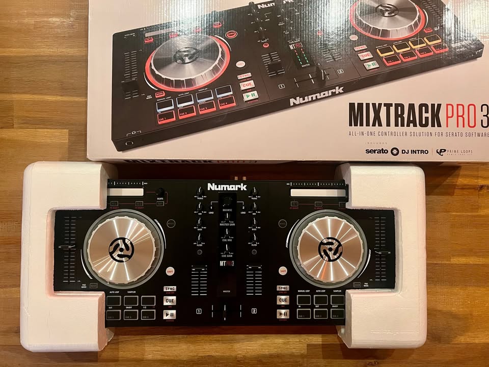 Numark Mixtrack Pro 3 + Sennheiser SMH-1000 - New - photo 2