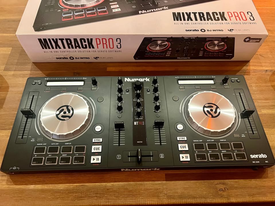 Numark Mixtrack Pro 3 + Sennheiser SMH-1000 - New - photo 3