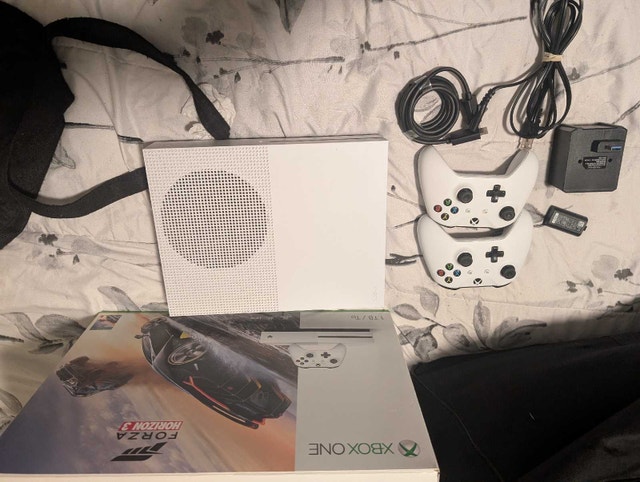 Xbox One S 1TB - photo 2