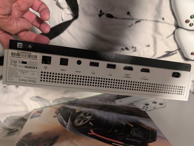 Xbox One S 1TB - photo 4
