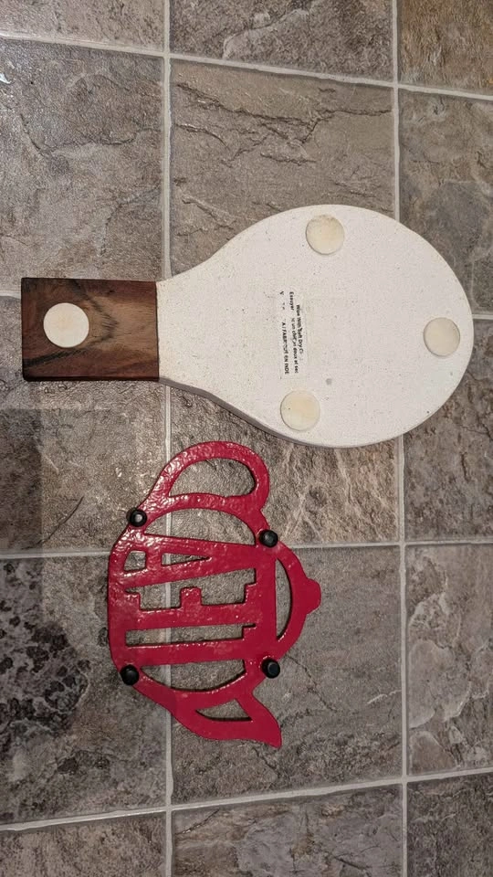 Red Cast Iron Trivet and White Ceramic Spoon Rest - photo 2