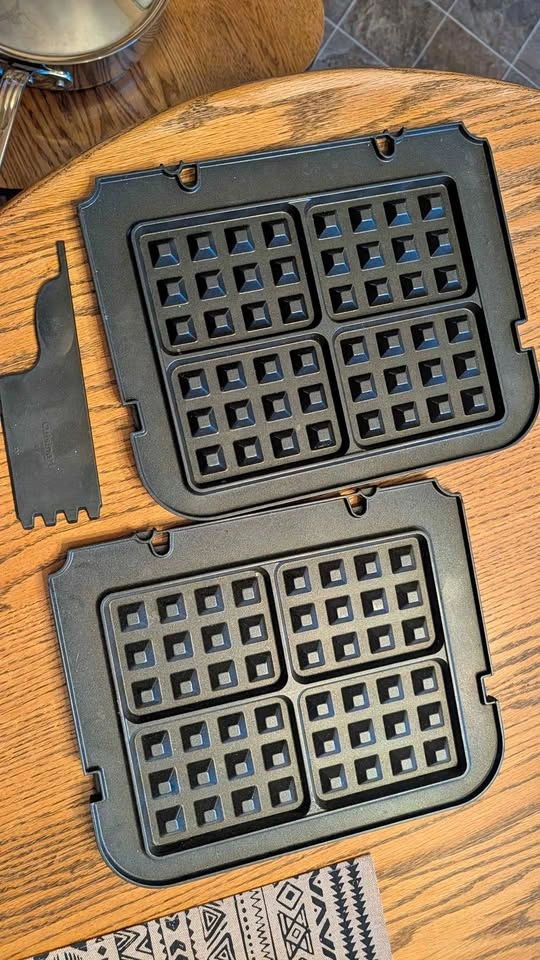 Cuisinart Waffle Maker Plates & Cleaning Tool for Griddler
