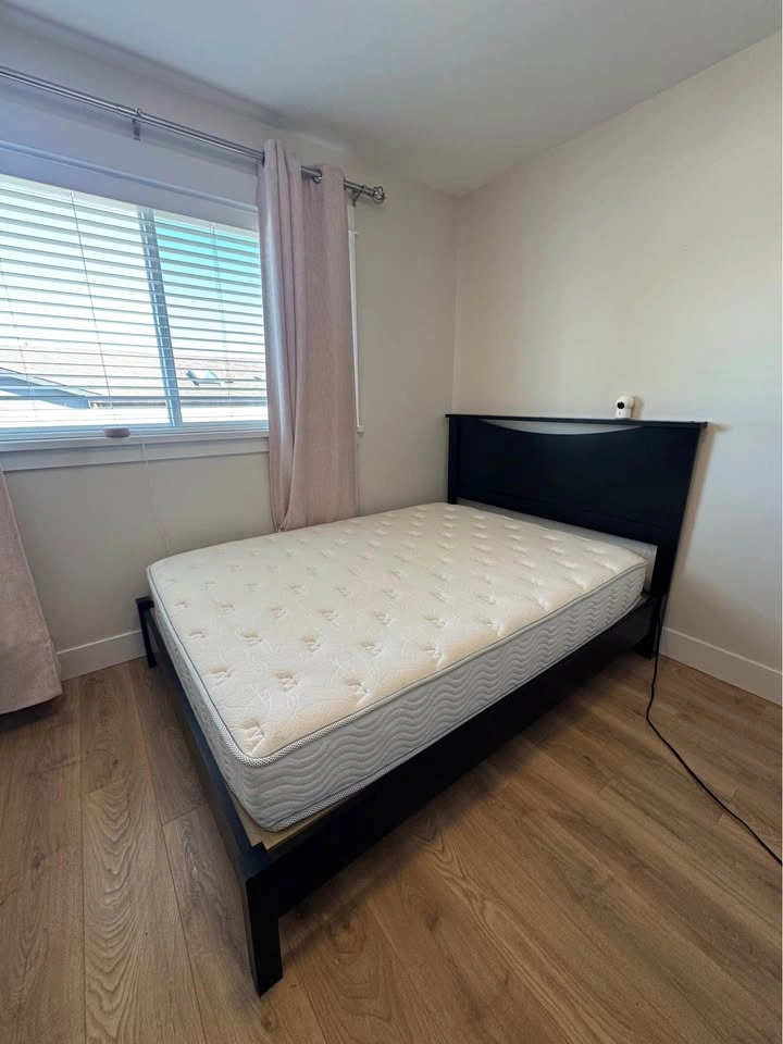Full size bed - photo 2