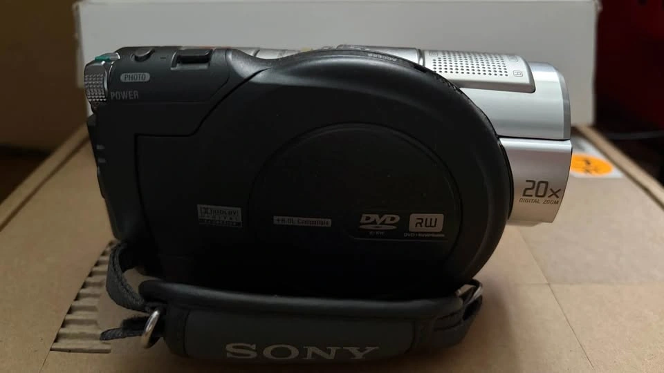 Sony Handycam Nightvision DCR-DVD508 Retro Camcorder - photo 3