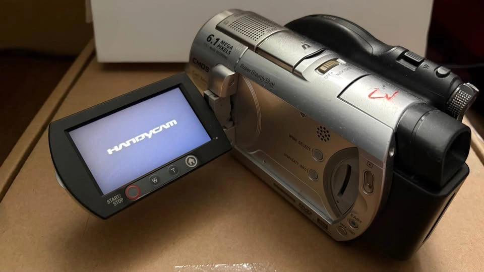 Sony Handycam Nightvision DCR-DVD508 Retro Camcorder - photo 4