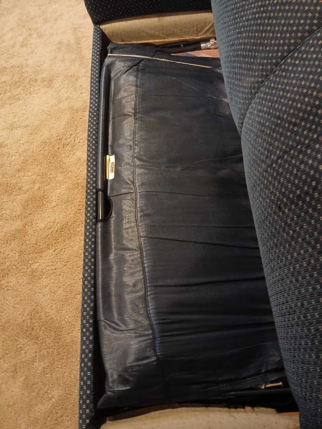 pull-out couch - photo 2
