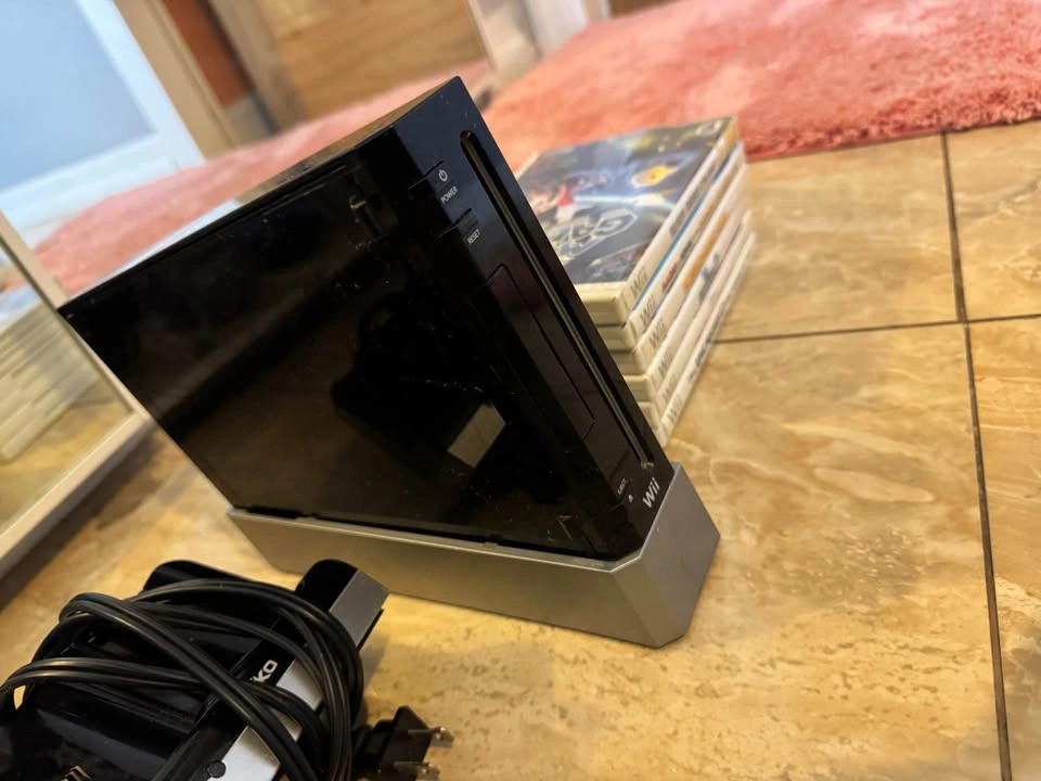 Nintendo Wii + Accessories and Games - photo 4