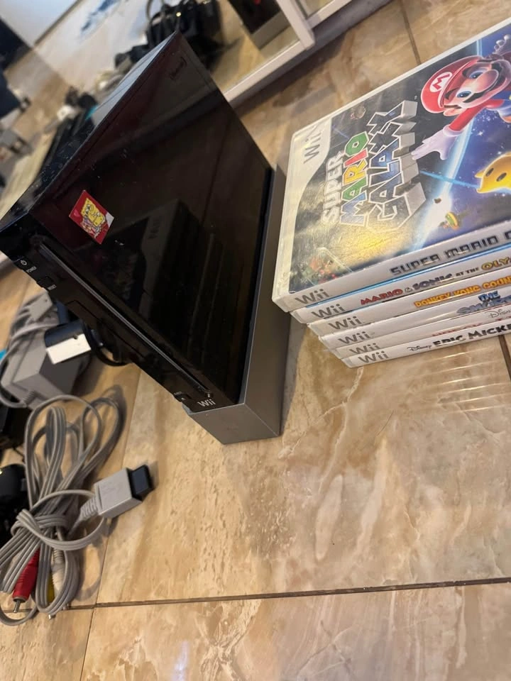 Nintendo Wii + Accessories and Games - photo 5