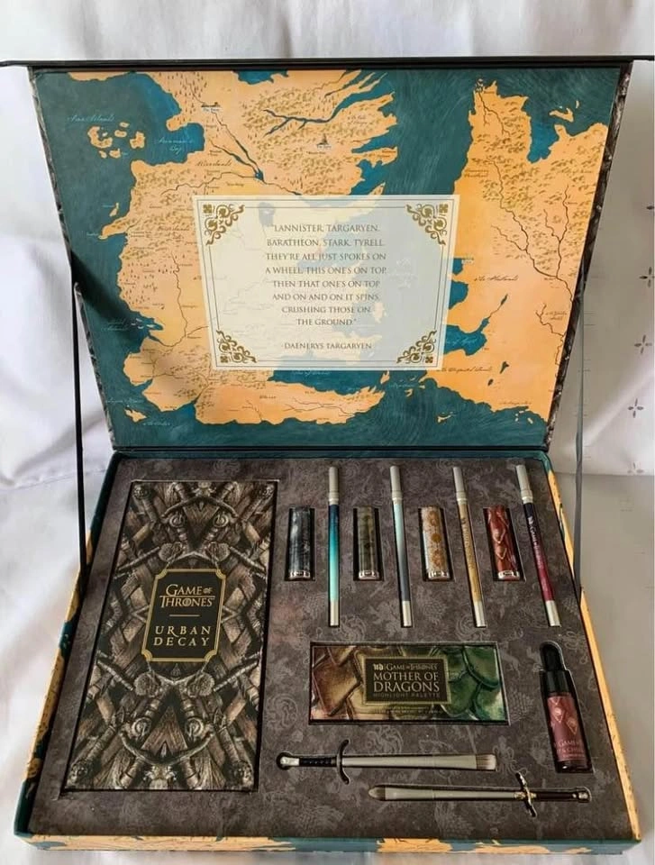 Urban Decay Game of Thrones Makeup Kit - photo 3