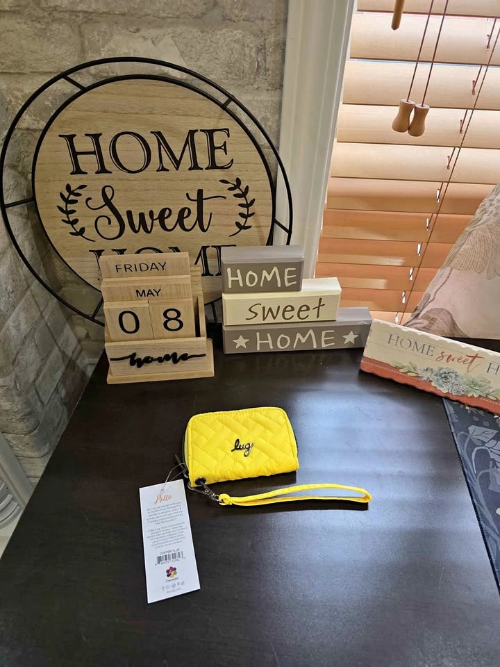 Lug Chipper Wristlet - Yellow