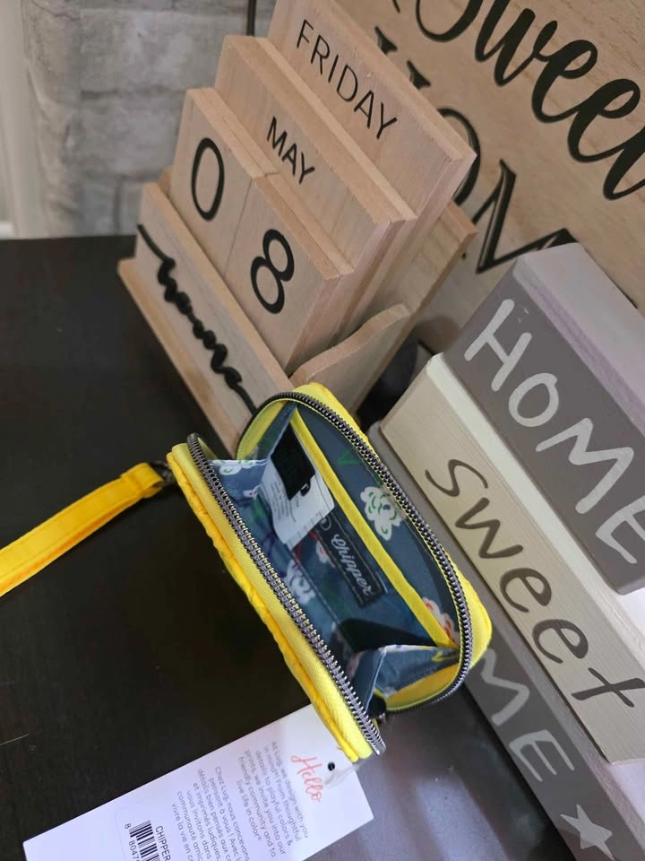 Lug Chipper Wristlet - Yellow - photo 2