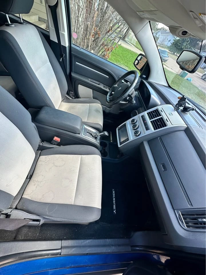 2009 Dodge Journey – Low KM & Family Ready - photo 4