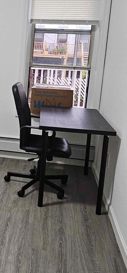 IKEA Home Office Desk Table - photo 2
