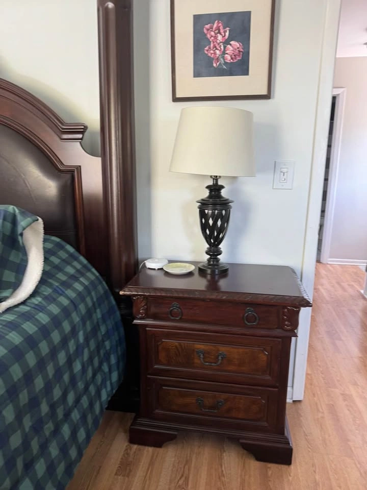 Bedroom Set - Queen Bed, Dresser, Side Tables - photo 2
