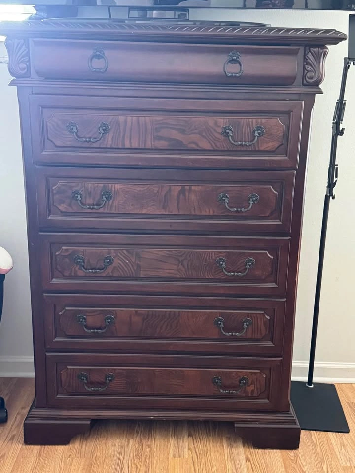 Bedroom Set - Queen Bed, Dresser, Side Tables - photo 3