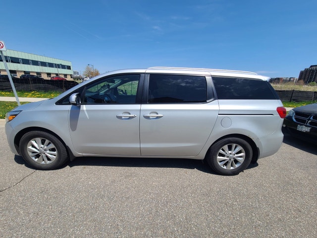 URGENT SALE 2016 Kia Sedona LX + 2 Sets Tires - photo 5