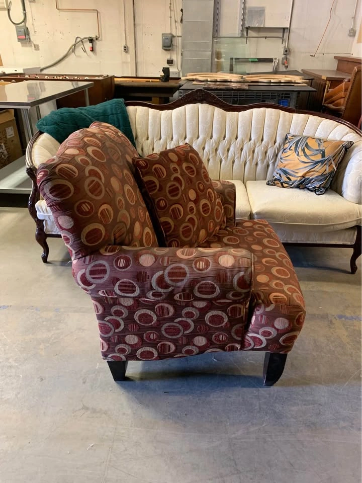 Patterned Accent Chair w/ Pillow - photo 4