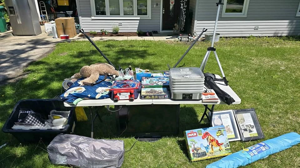 POP-UP YARD SALE