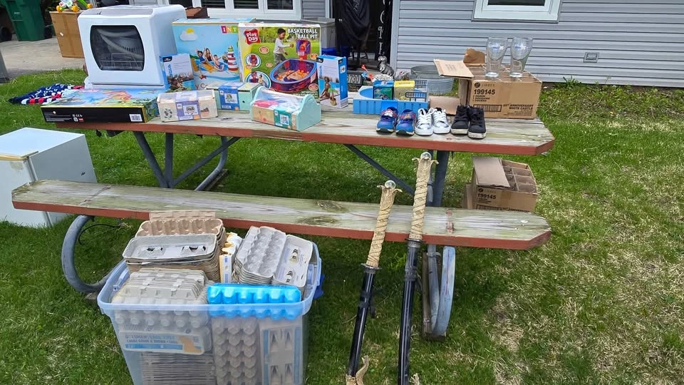 POP-UP YARD SALE - photo 2